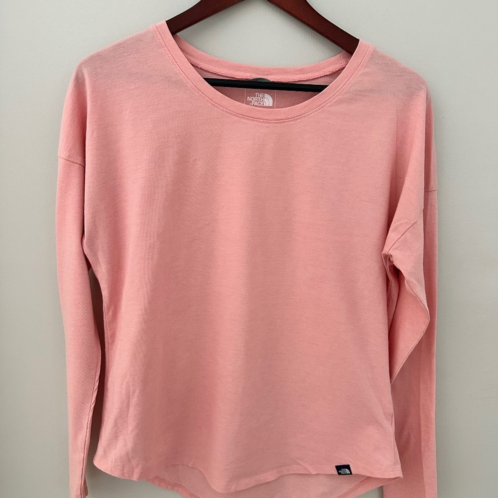 North Face Women's Casual Pink Long Sleeve T-Shirt SZ Medium - Picture 1 of 7